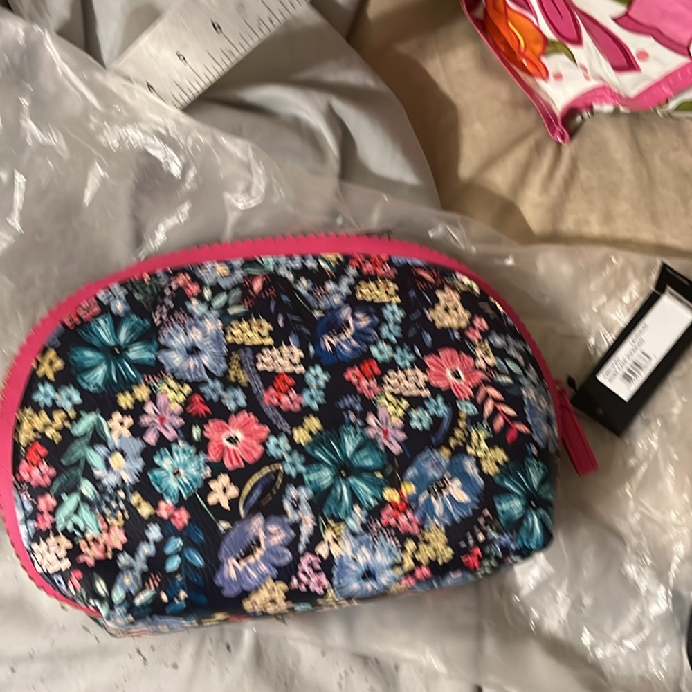 Tahari NEW lavendar dome case pinking bag with multicolor flowers - Picture 5 of 10